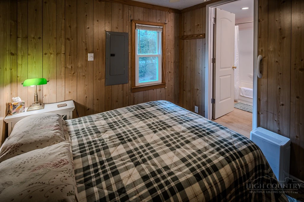 Image number 7 for the current listing