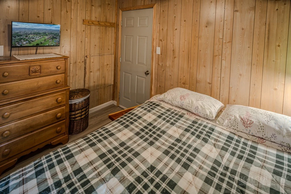 Image number 9 for the current listing