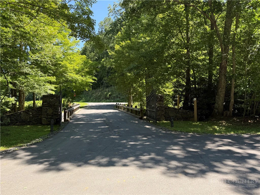 Image number 9 for the current listing