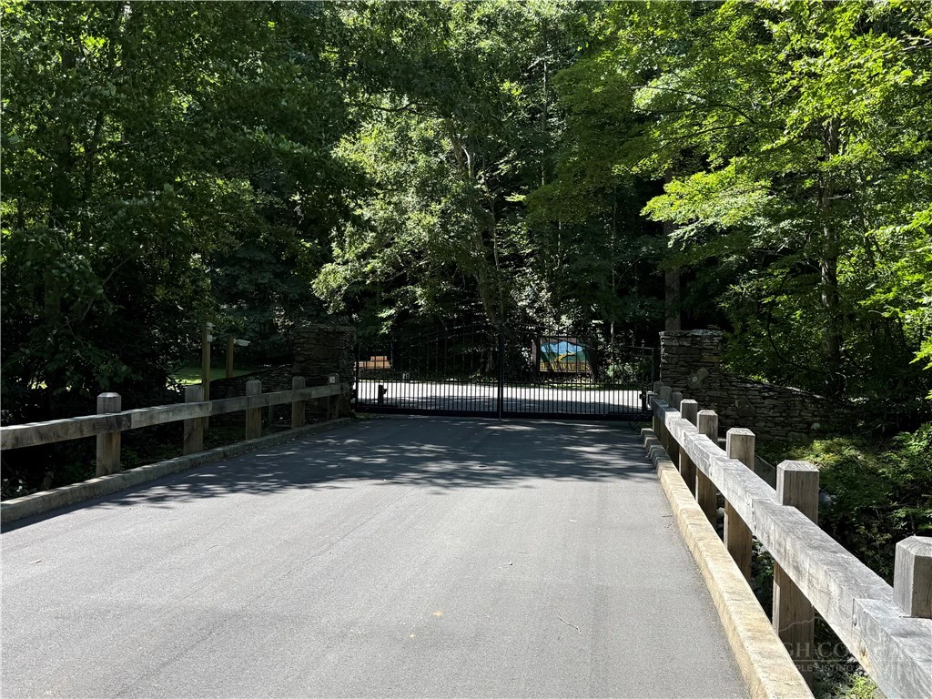 Image number 14 for the current listing