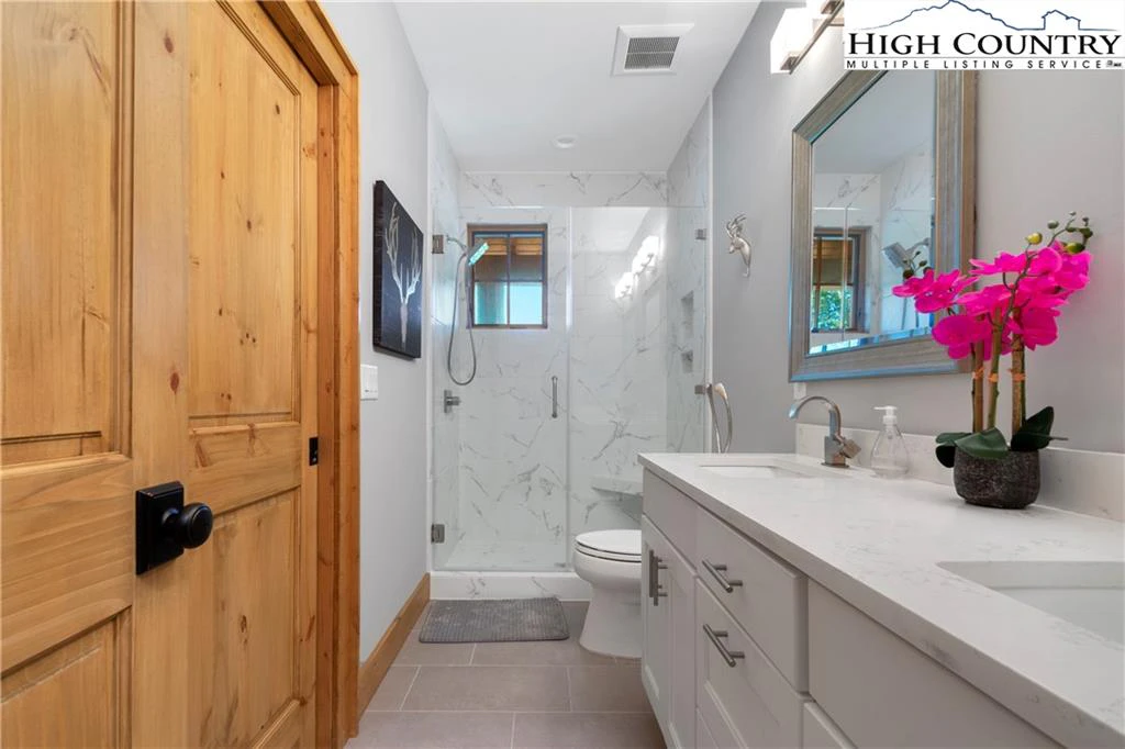 Image number 2 for the current listing