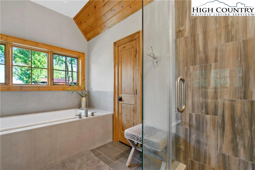 Image number 10 for the current listing