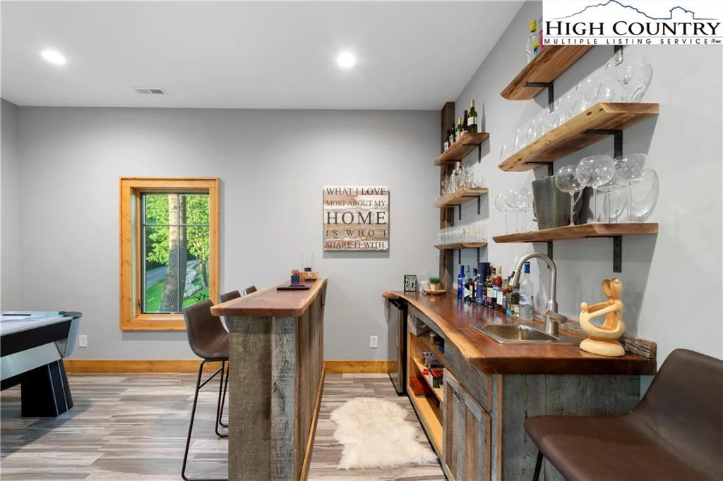 Image number 6 for the current listing