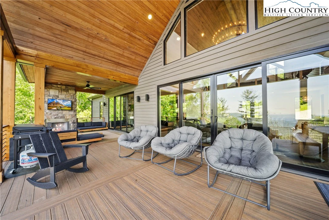 Image number 18 for the current listing