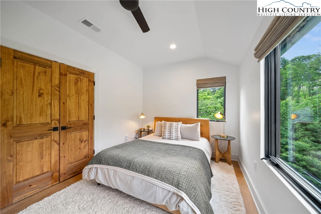 Image number 6 for the current listing