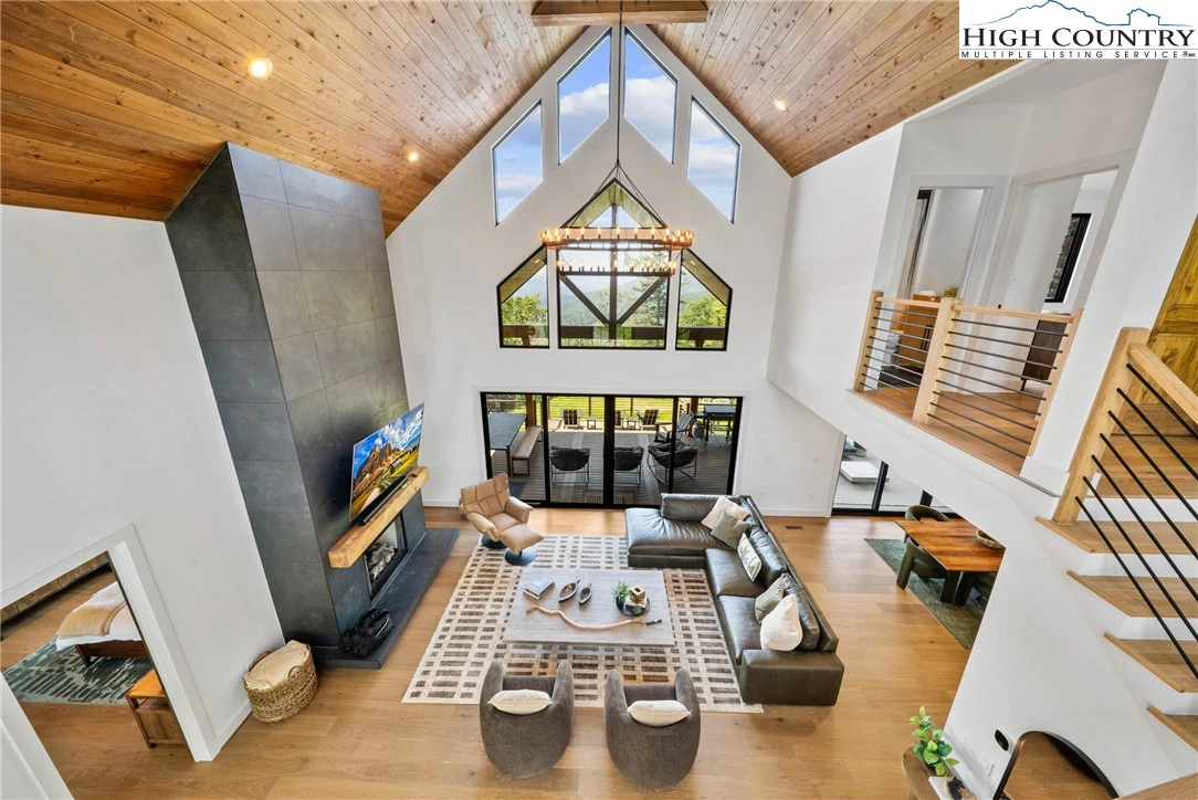 Image number 3 for the current listing