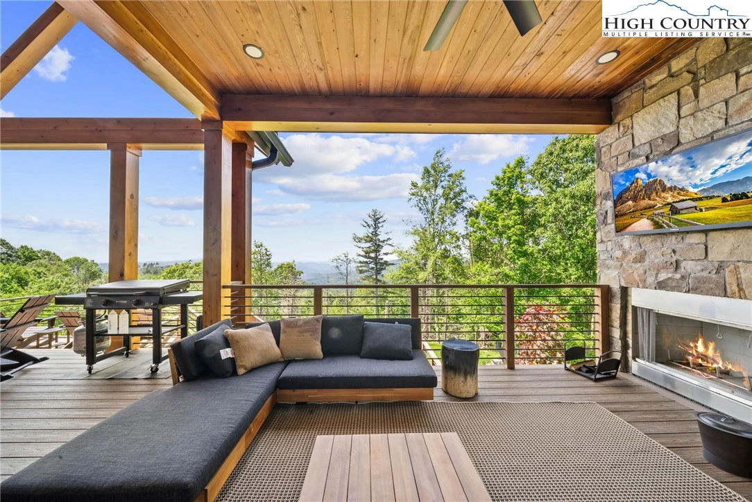 Image number 13 for the current listing