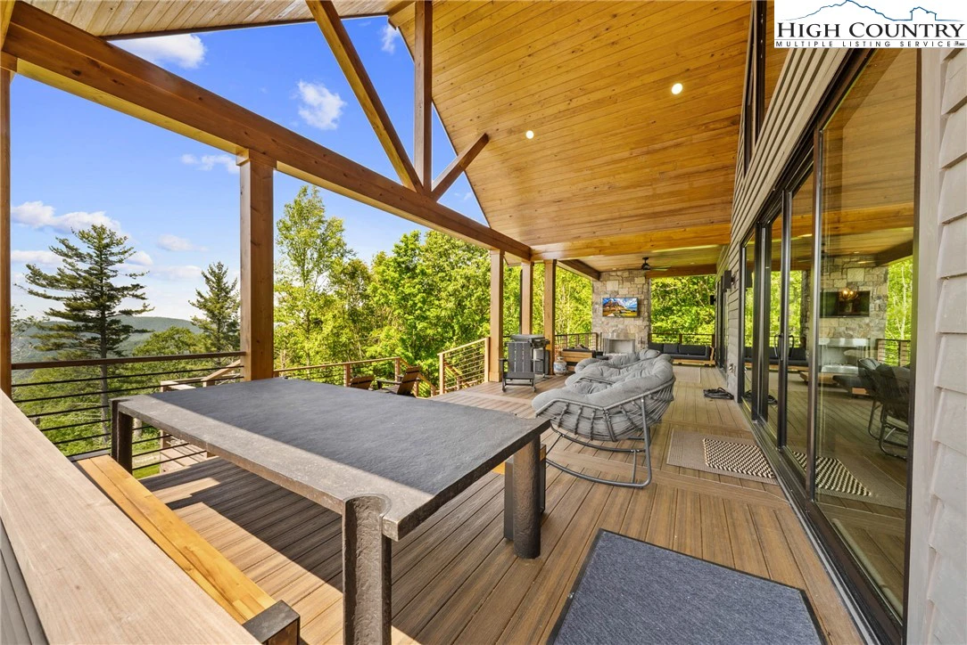 Image number 15 for the current listing