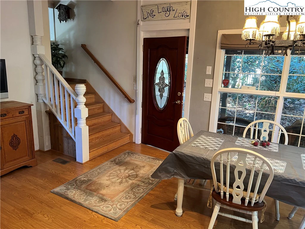 Image number 4 for the current listing