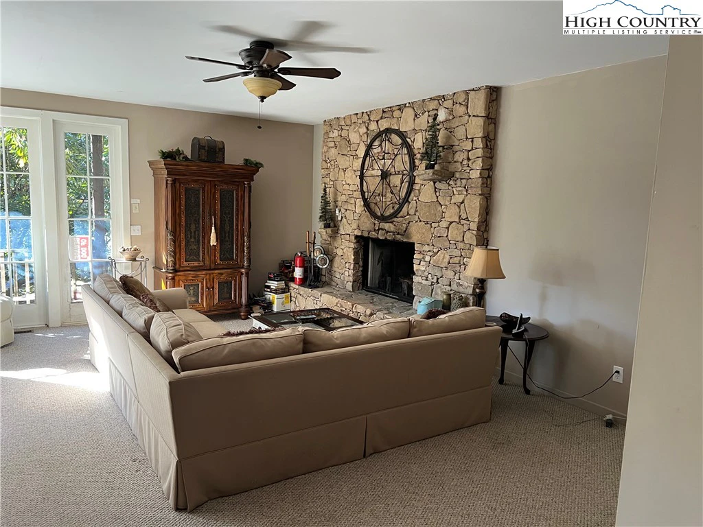Image number 6 for the current listing