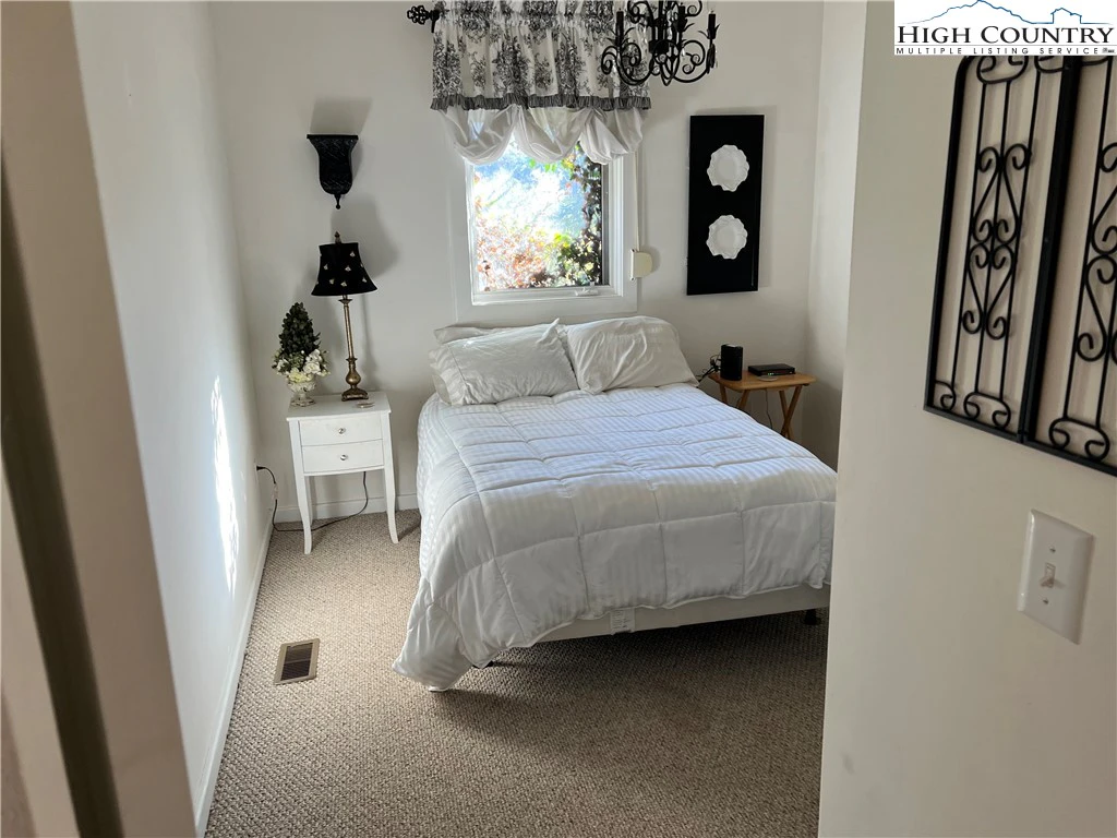Image number 7 for the current listing