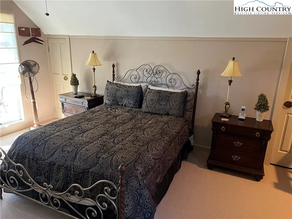 Image number 10 for the current listing