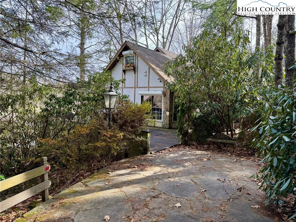 Image number 1 for the current listing