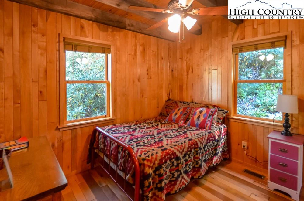 Image number 9 for the current listing