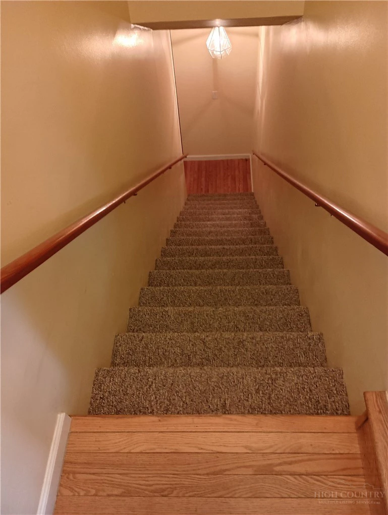 Image number 9 for the current listing