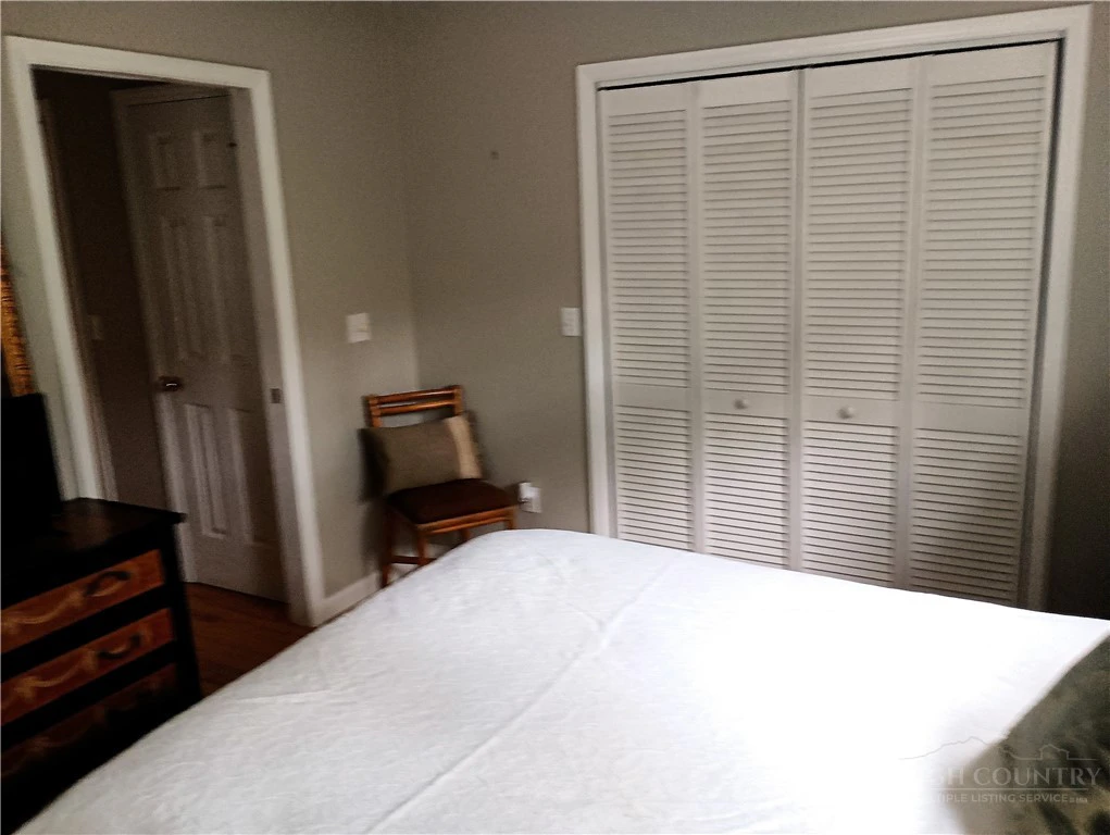 Image number 4 for the current listing