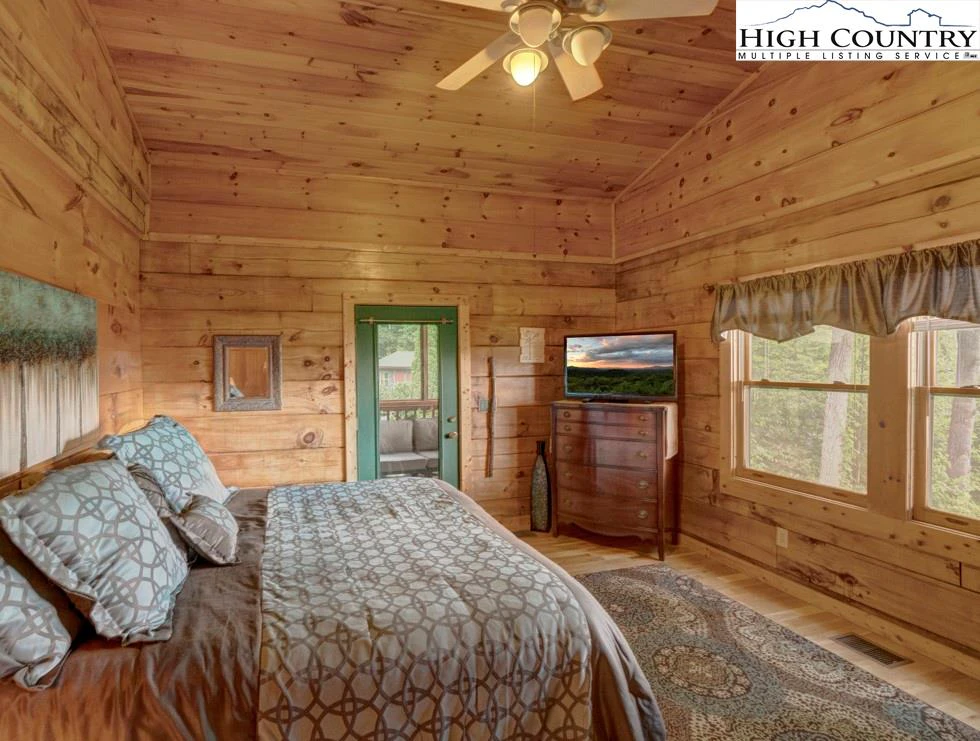 Image number 11 for the current listing