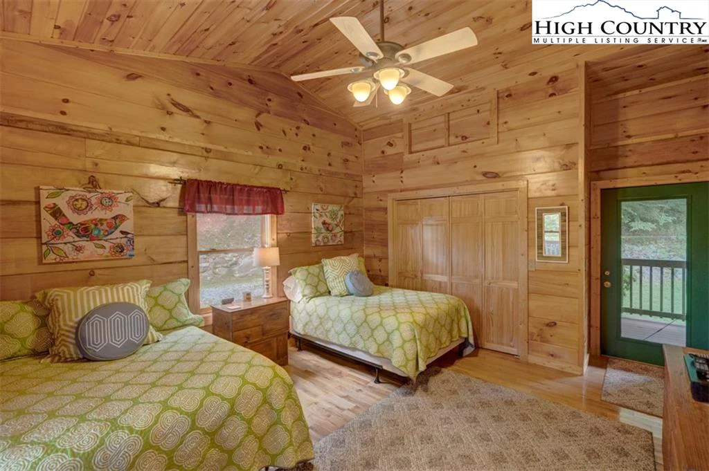 Image number 5 for the current listing
