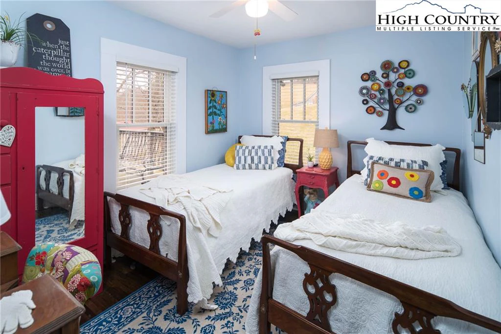 Image number 12 for the current listing