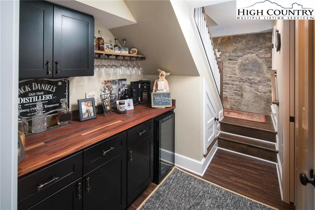 Image number 9 for the current listing