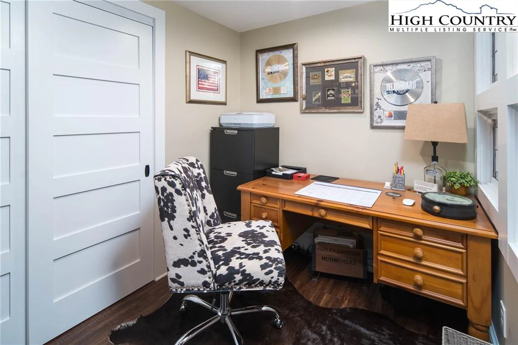 Image number 7 for the current listing