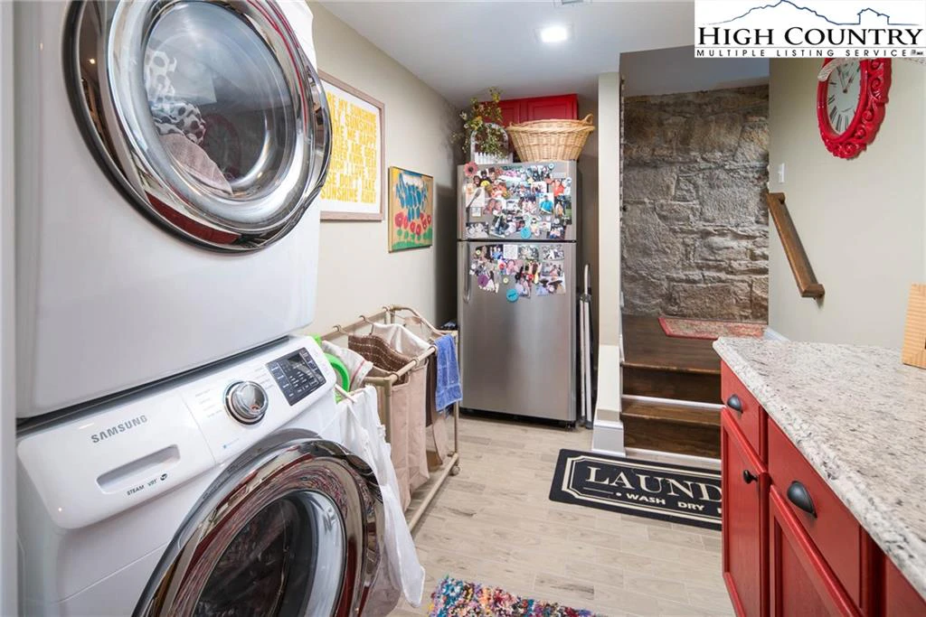 Image number 6 for the current listing