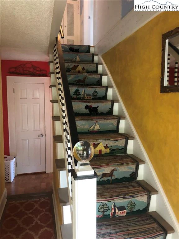 Image number 14 for the current listing