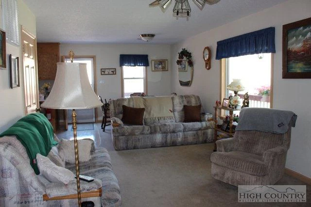 Image number 9 for the current listing