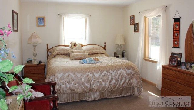 Image number 5 for the current listing