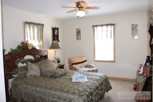Image number 4 for the current listing