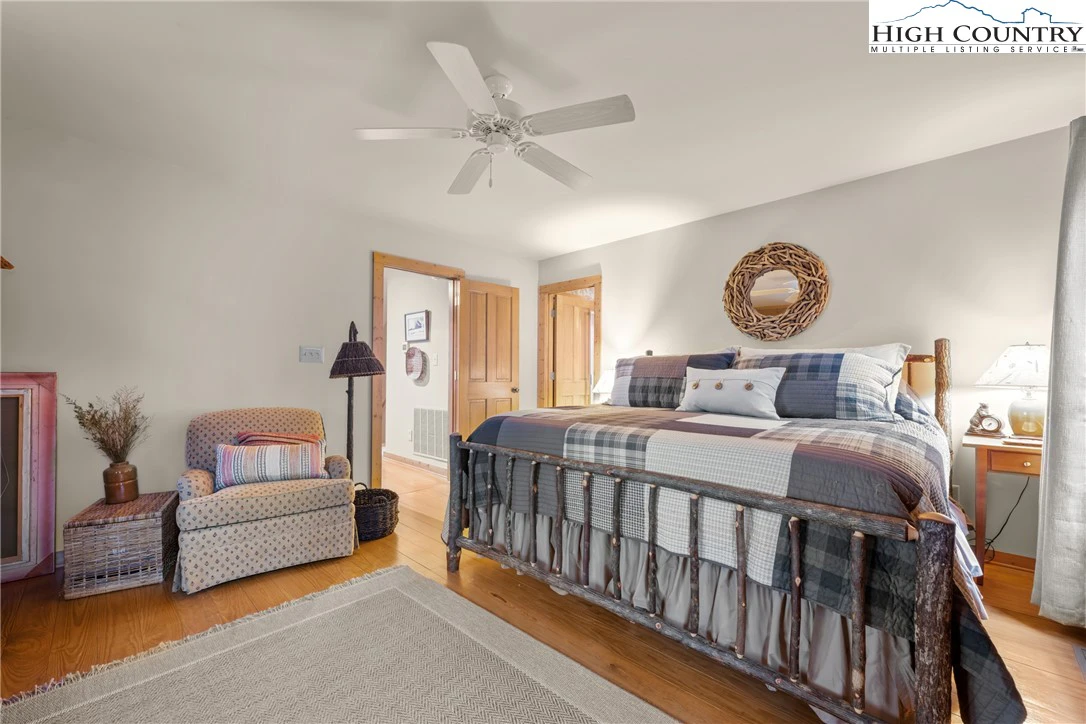 Image number 3 for the current listing