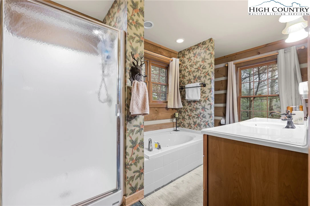 Image number 6 for the current listing