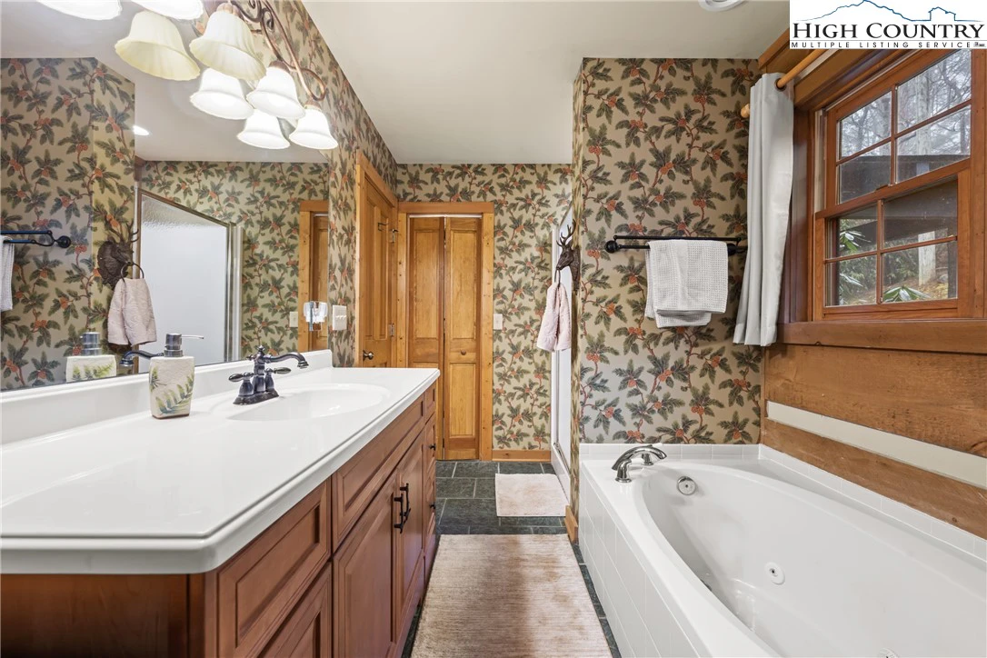 Image number 7 for the current listing