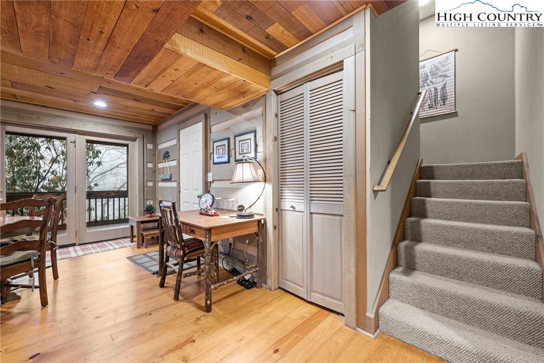 Image number 9 for the current listing