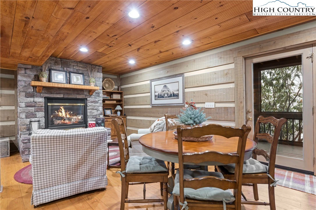 Image number 10 for the current listing