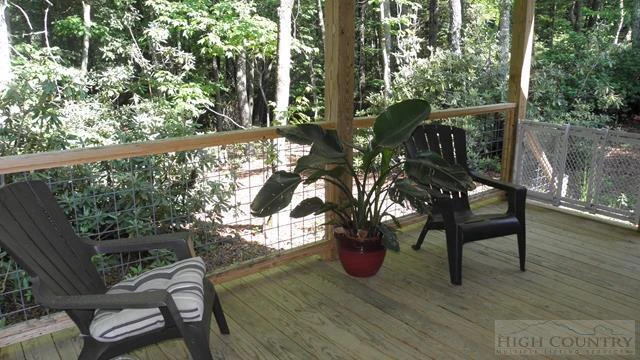 Image number 19 for the current listing