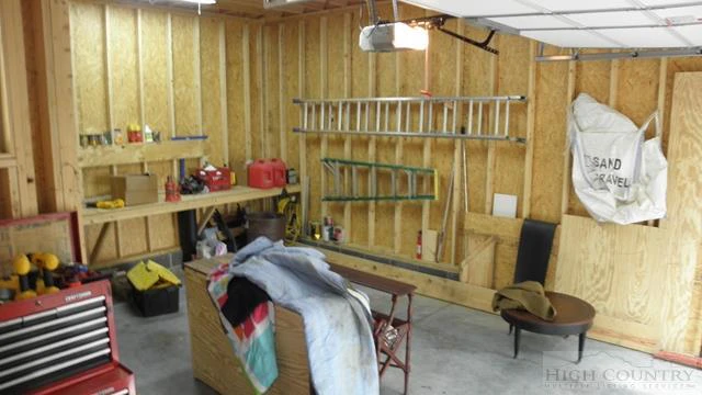 Image number 11 for the current listing