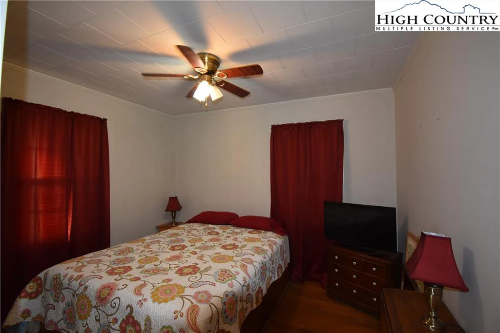 Image number 11 for the current listing