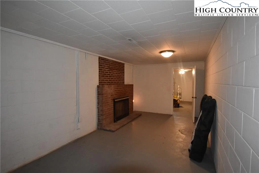 Image number 13 for the current listing