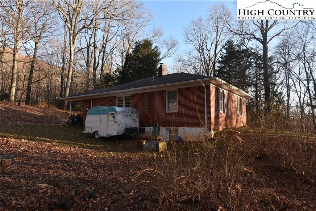 Image number 3 for the current listing
