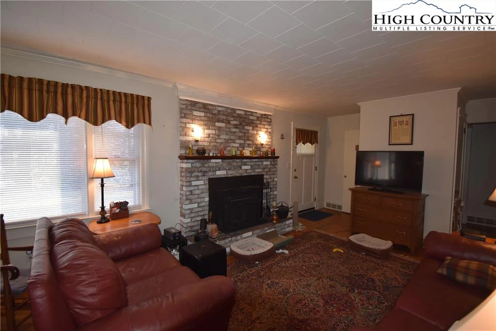 Image number 4 for the current listing