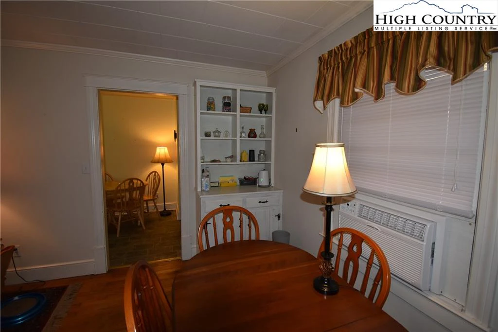 Image number 6 for the current listing