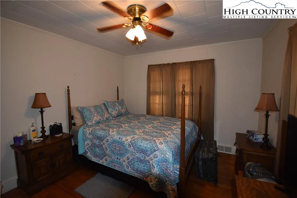 Image number 10 for the current listing