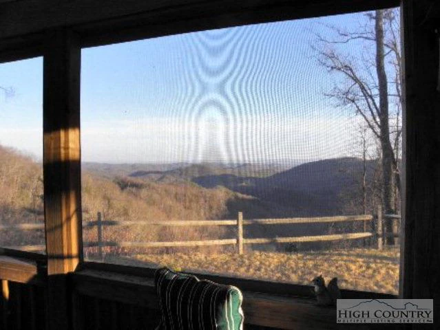 Image number 19 for the current listing
