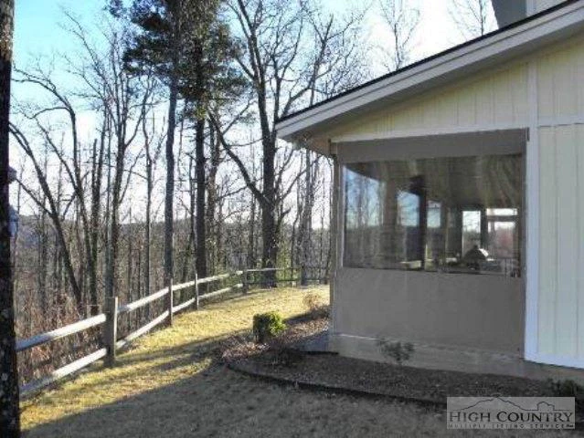 Image number 17 for the current listing