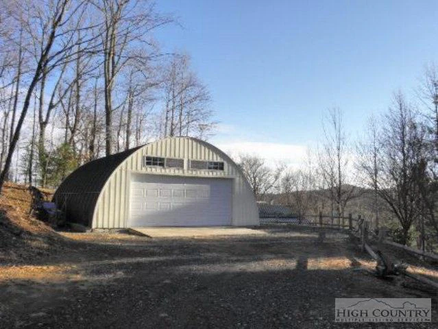 Image number 11 for the current listing