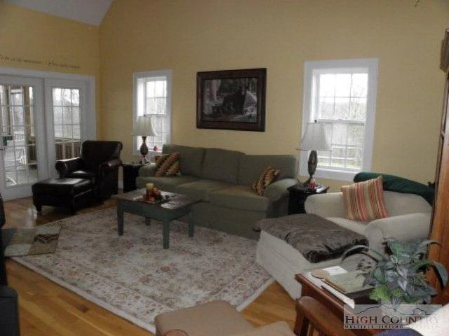 Image number 8 for the current listing