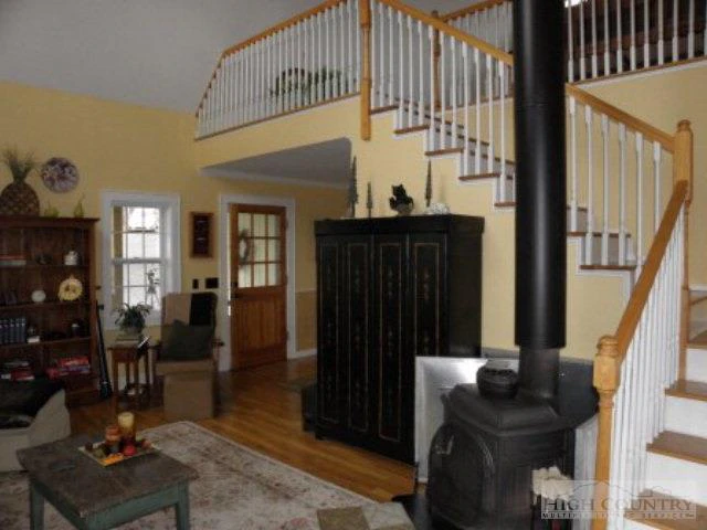 Image number 6 for the current listing