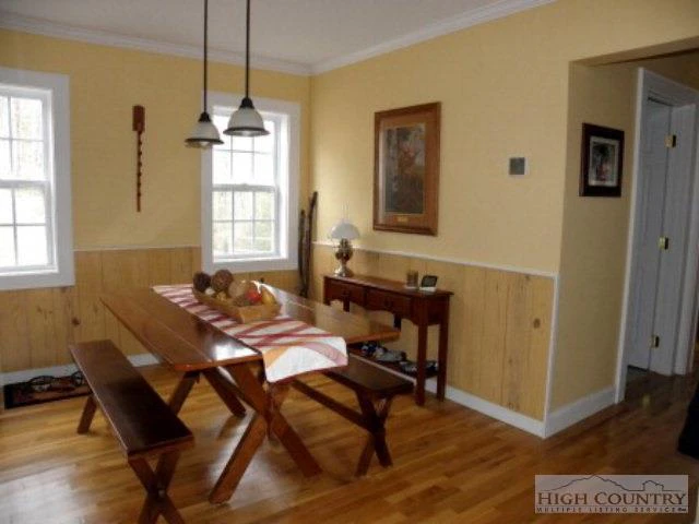 Image number 4 for the current listing