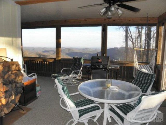 Image number 22 for the current listing